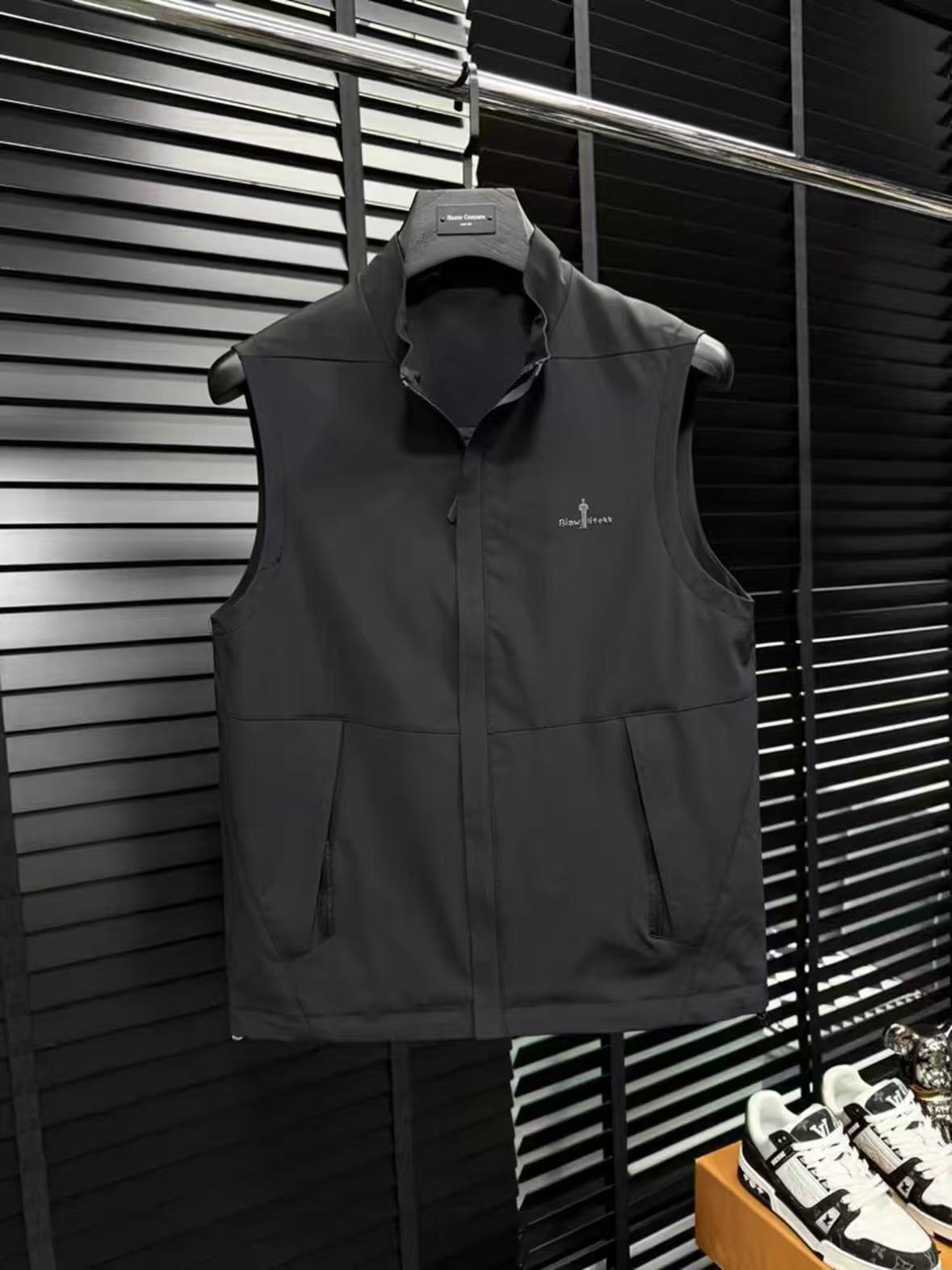 Luxurious Designer European Style Short Sleeve Collar Jacket For Men - 2025 Summer New Fashion Casual Sleeveless Blazer Vest - Men's Shirt