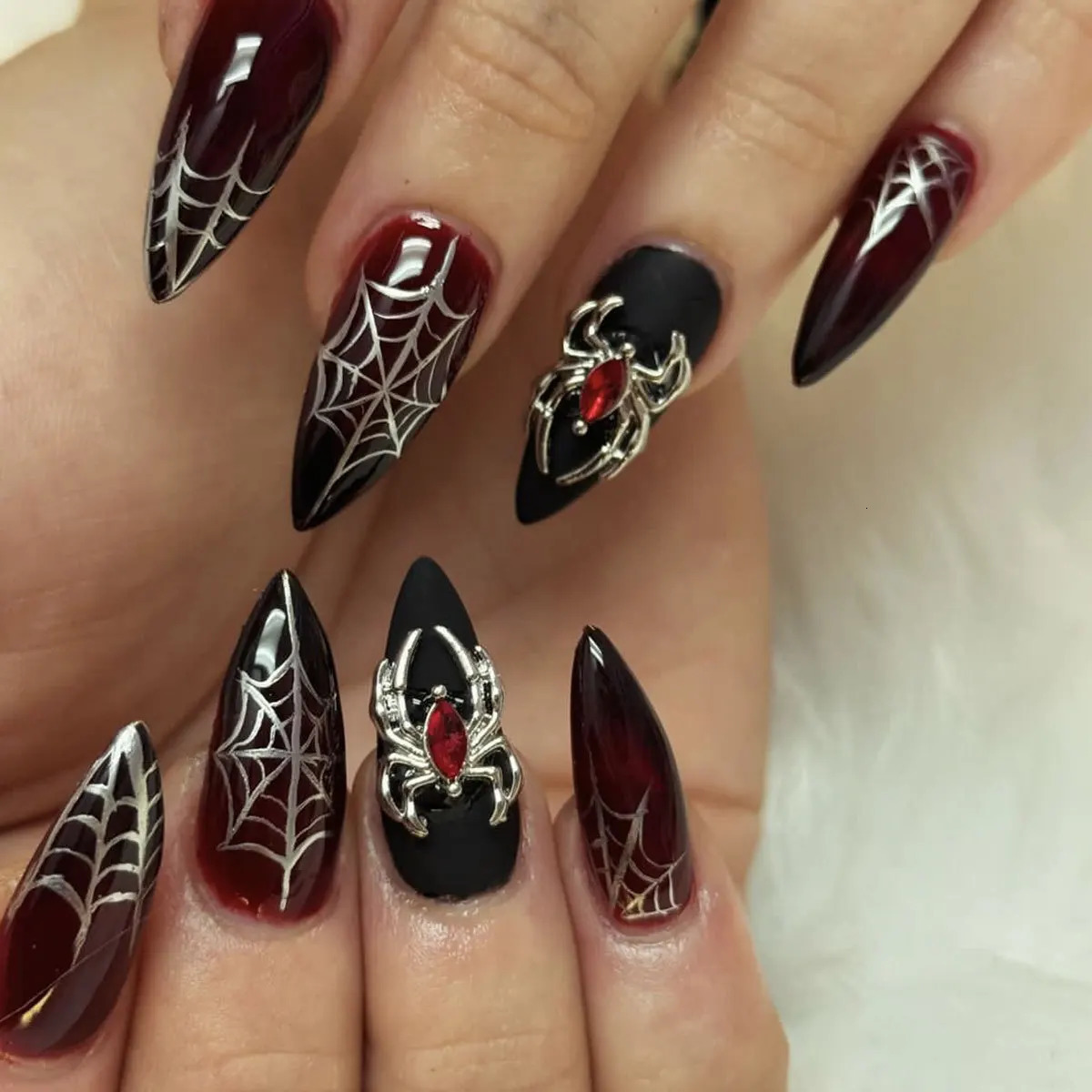 24pcs Sliver Spider Fake Nail Halloween Gothic Punk False Nail Tips Wearable European Heavy Metal Almond Press on Nails 260922