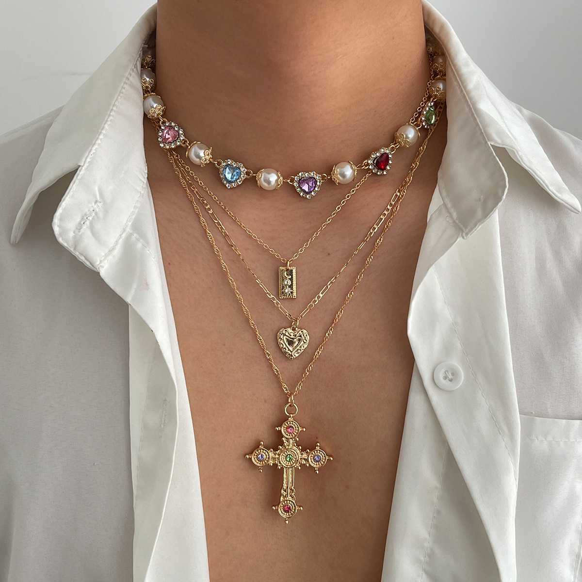 European and American niche personalized diamond-encrusted cross pendant necklace for men, hip-hop style, high-end heart-shaped gemstone collarbone