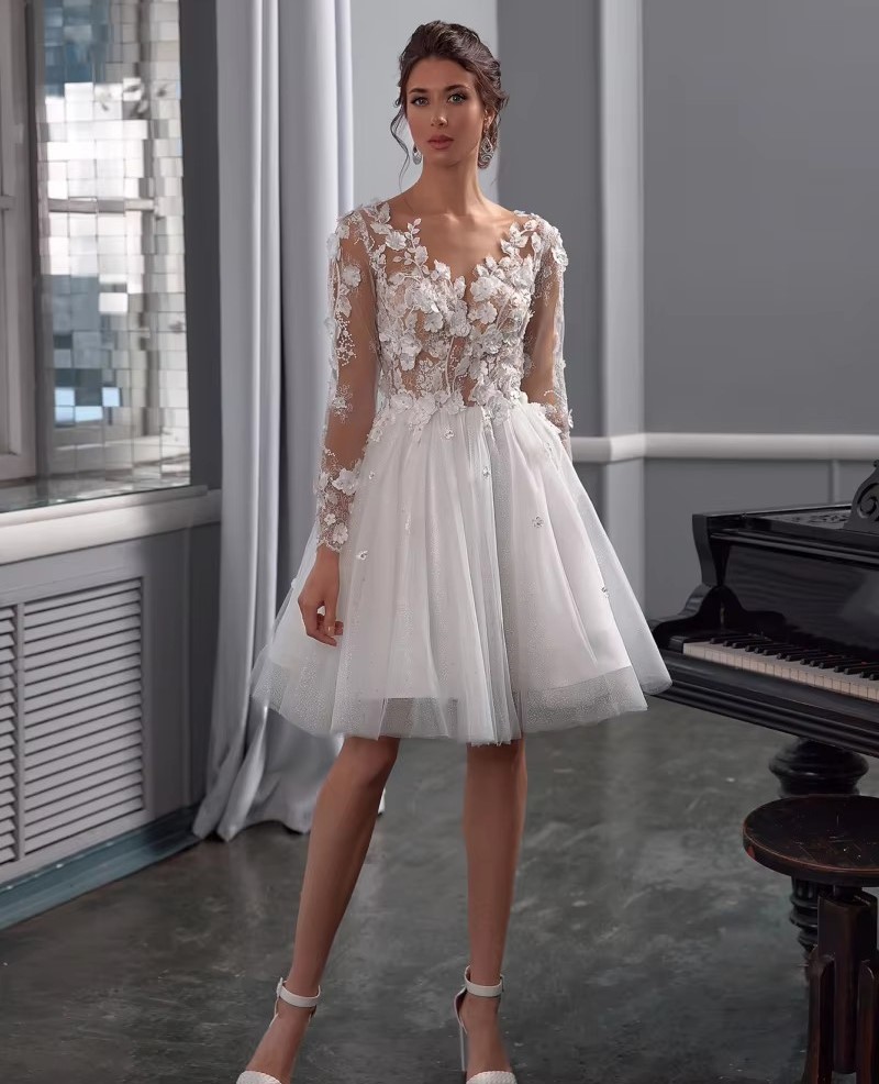 Classic Short Wedding Dress Sweetheart Lace Appliques Long Sleeve V-Neck Sequins Tulle Boho Bride Gowns Beach Vestido de Novia Robe De Mariage