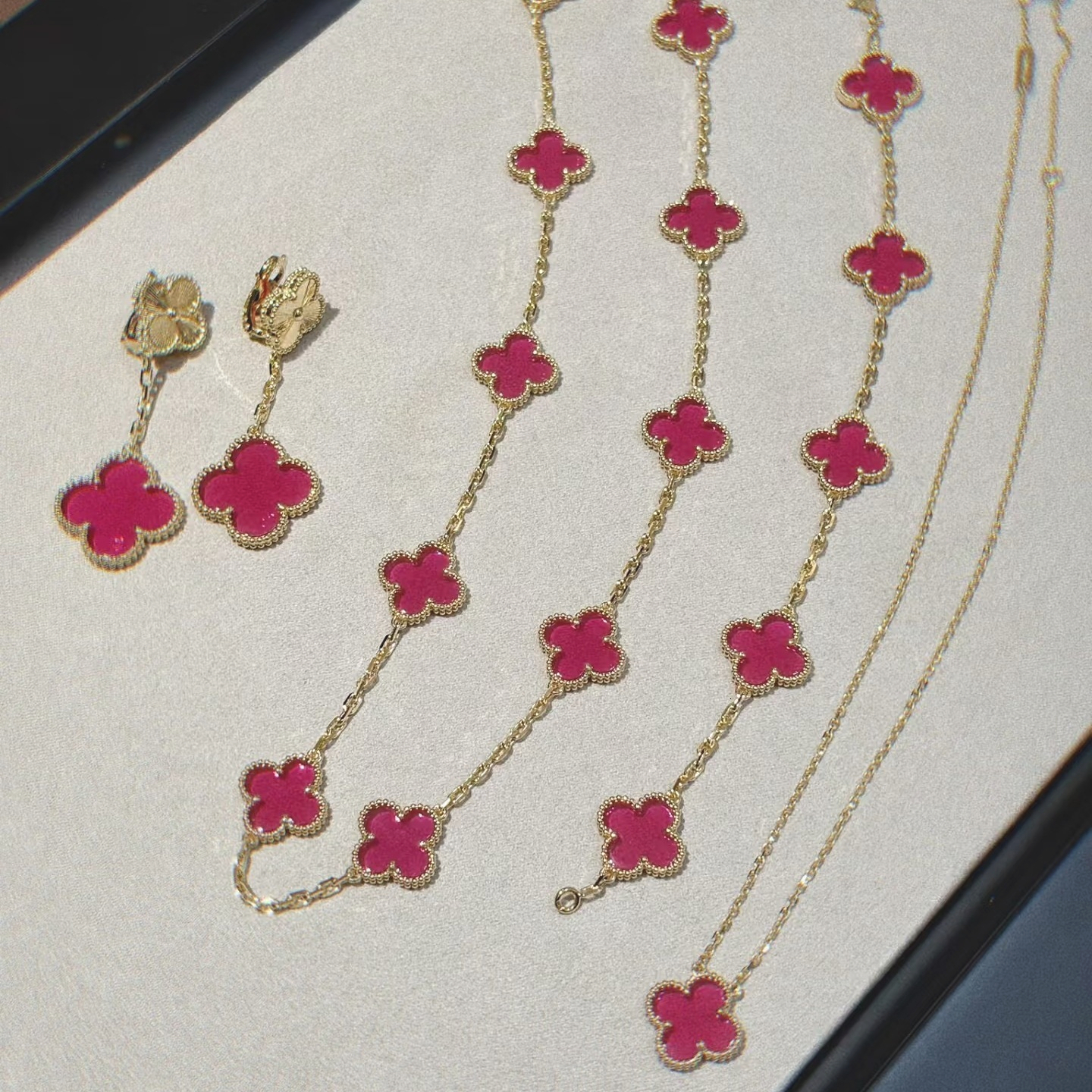 Luxury Jewelry Pink Enamel Bubble Four-leaf Clover Five-flower Bracelet High-quality 18k Gold-plated A Light Luxury Set Girls Perfect For Ins