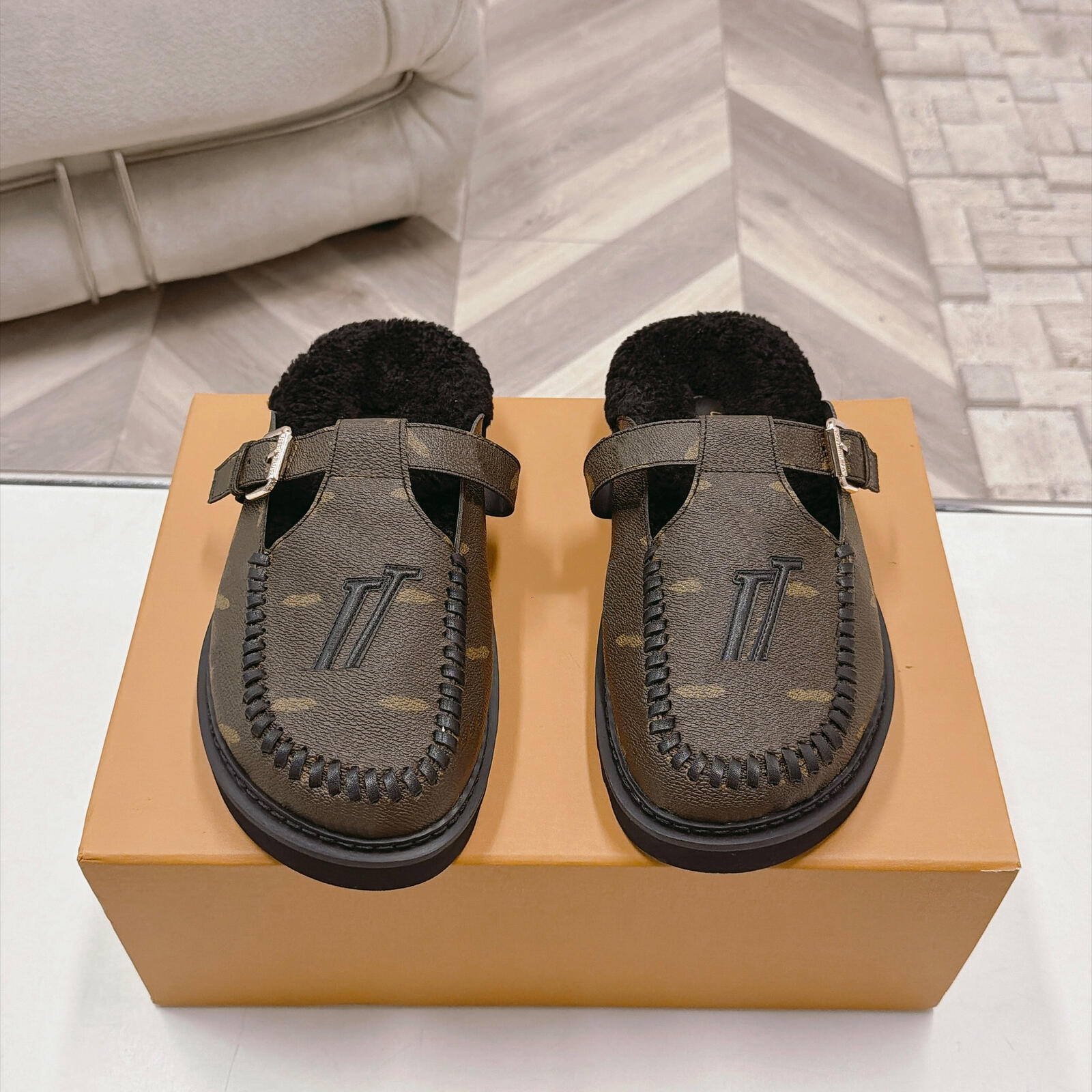 Winter Summer Casual Slides luxury Designer Slippers Fleece Lined Women Suede Printed Backless Home Mule Rubber Adjustable Buckle Slip On sandal