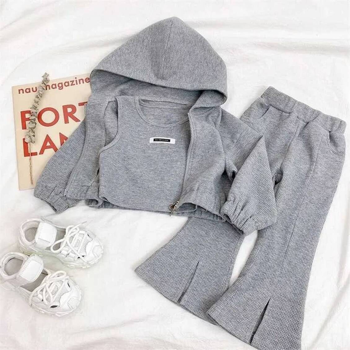Toddler 2026 PO New Girl Sport Autumn Hodded Jacket Crop Top Pants Children Highj Quality Set Kids Clothing Wholesale cologne 211021 perfume Designe