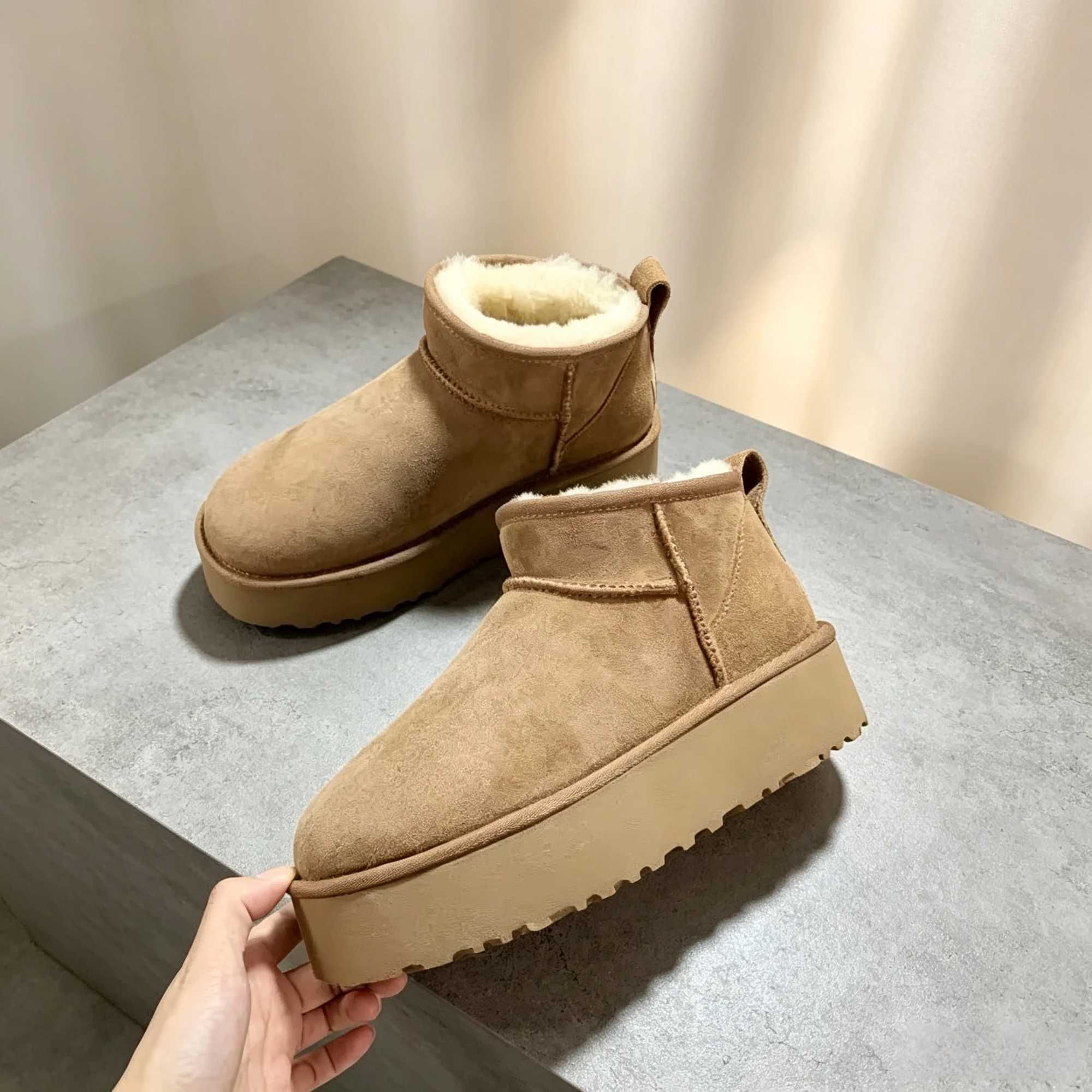 Snow Boots Women 2027 New Winter New Short Cashmere Warm Thick-soled Shoes Without Heels Wool Half Slippers Women's Cotton Shoes T260922