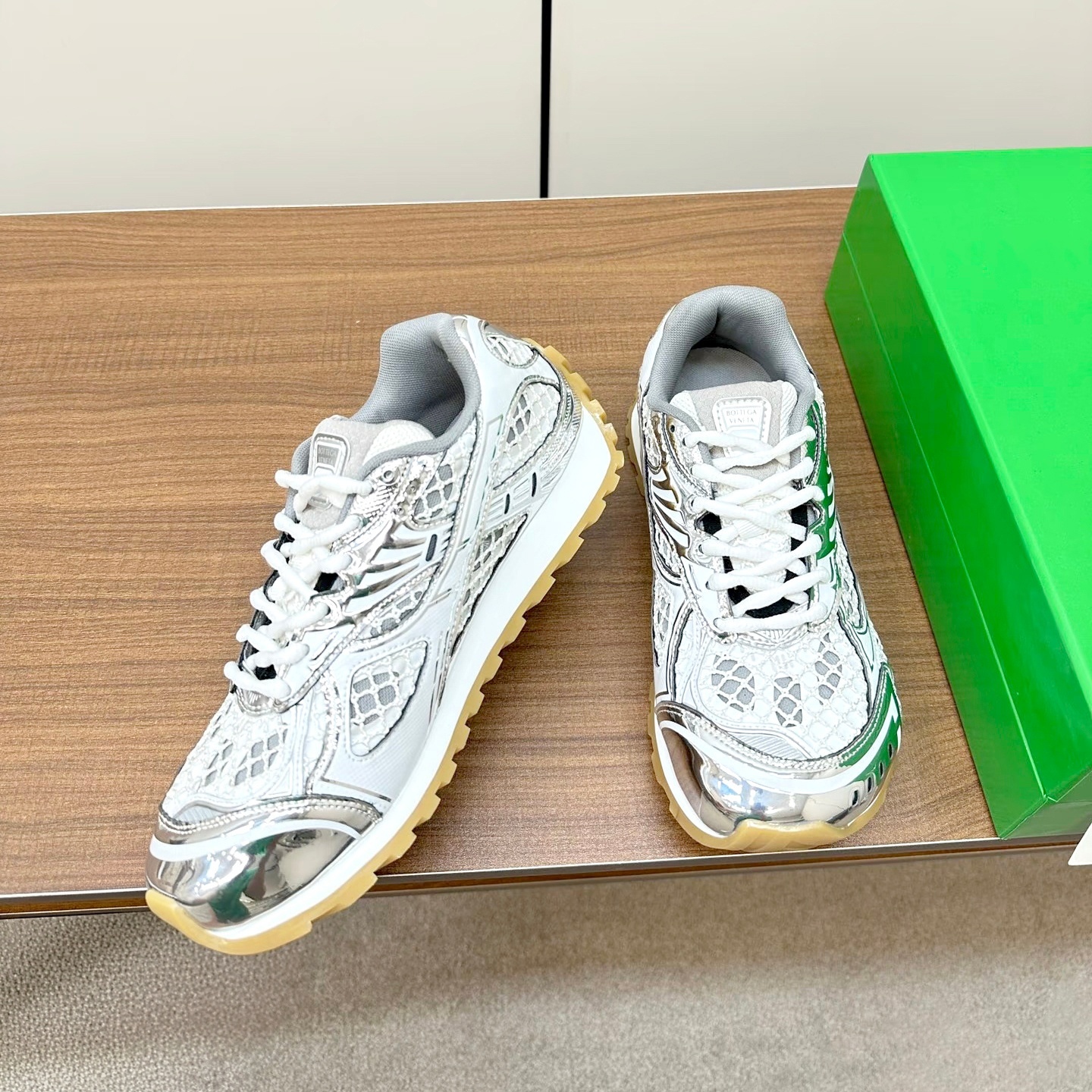 Men Women Suede Mesh Retro Sneaker Trainers Color Block Gum Sole Wavy Lace Up Designer Luxury orbit High Quality Fashion Sport Casual Chic Elegant C