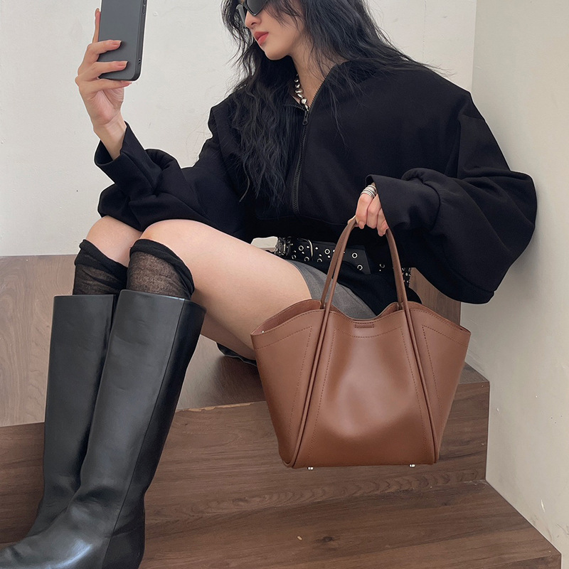 8VIPQ Luxury Brand Fashion Women's Fashionable Printed Handbag Versatile And Elegant Single-Shoulder Crossbody For Middle Tote Bag Designer Bag