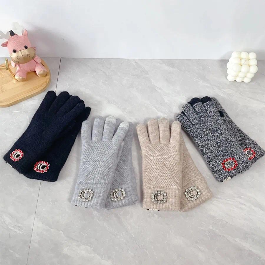 Five Fingers Gloves Designer Men Autumn Gloves Warm Luxury Winter Fashoin Womens Thickening Knitted Glove Five Fingers Cold Proof Touch Screen Mitte