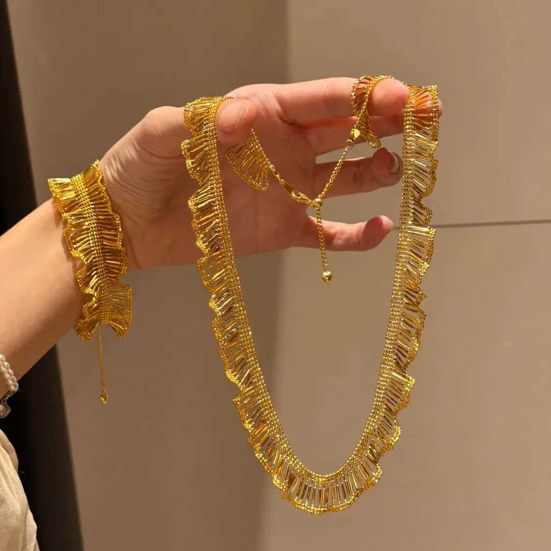 Pendant Necklaces Fashion Italian Wave Skirt Lace Necklace Pure Silver Thick Plated 18k Gold Light Luxury Collarbone Chain Vintage Elegant Jewelry X