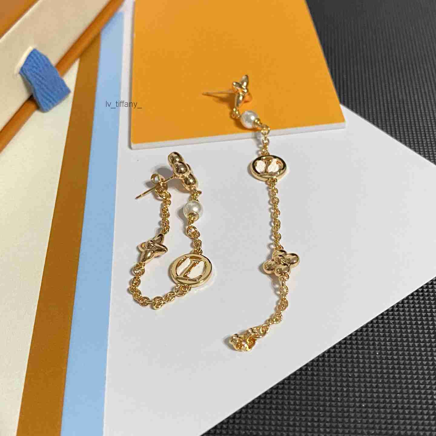 Classic Style Design Ear Stud Earrings Brass Copper Stamp Letter Earring Fashion Womens Elegance Wedding Party Jewelry Accessories