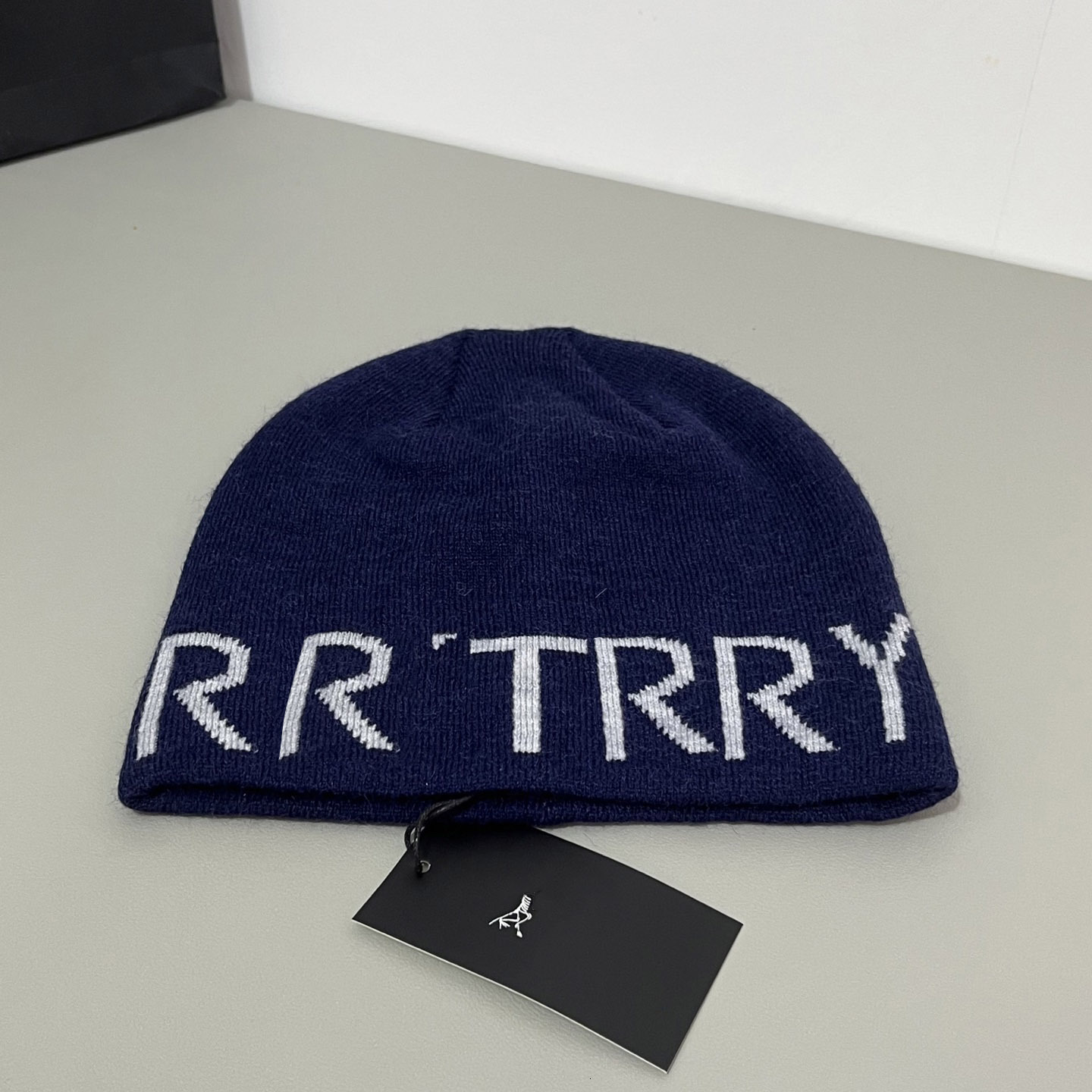 Solid Color Knitted Designer Beanie Letter Jacquard Bonnet Luxe Outdoor Winter Hat Warm Travel Wool Skull Cap for Women and Men