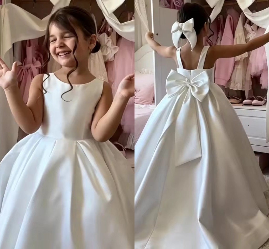 Elegante abito da ragazza di fiore in raso bianco senza maniche girocollo grande fiocco sul retro Una linea intera lunghezza abito da festa formale