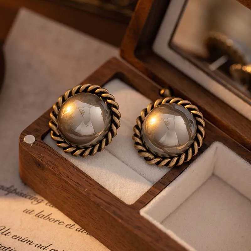 Stud Vintage Gray Pearl Round Stud Earrings For Women Girls Elegant Metal Twist Pearl Geometric Earrings Ear Jewelry Accessories X260921