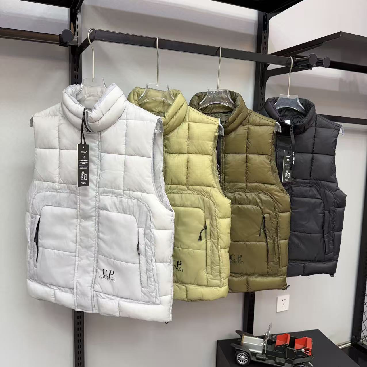Mens Jacket Designer Puffer Jackets Warm Coat Women Men Puffer Jackets Letter Print Clothing Couple Street Style Winter Winterjacke Down Parka Water