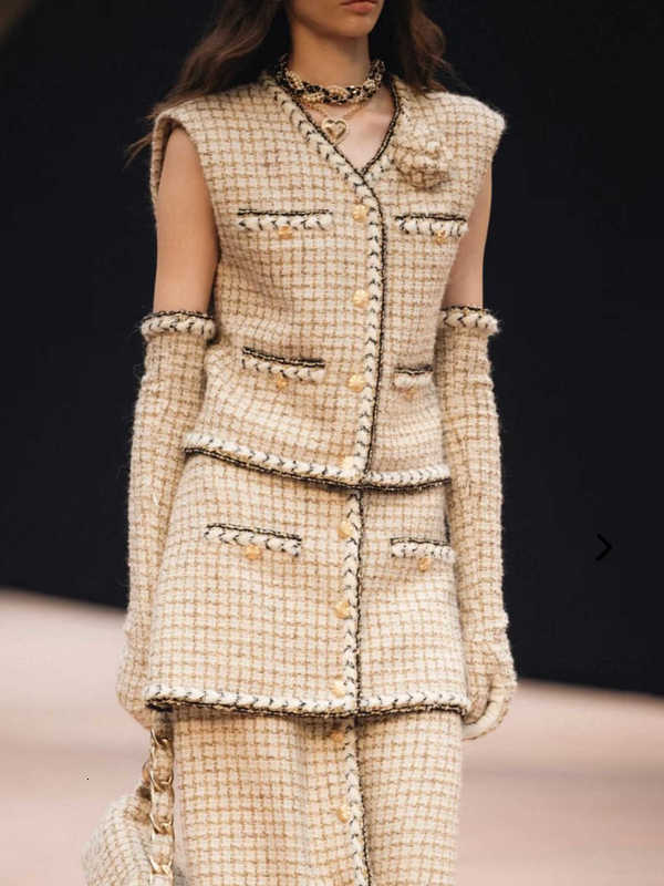 Two Piece Dress Designer Knitted Dress Women Sleeveless autumn and winter new collection a chic threepiece womens outfit featuring a tweed vest and
