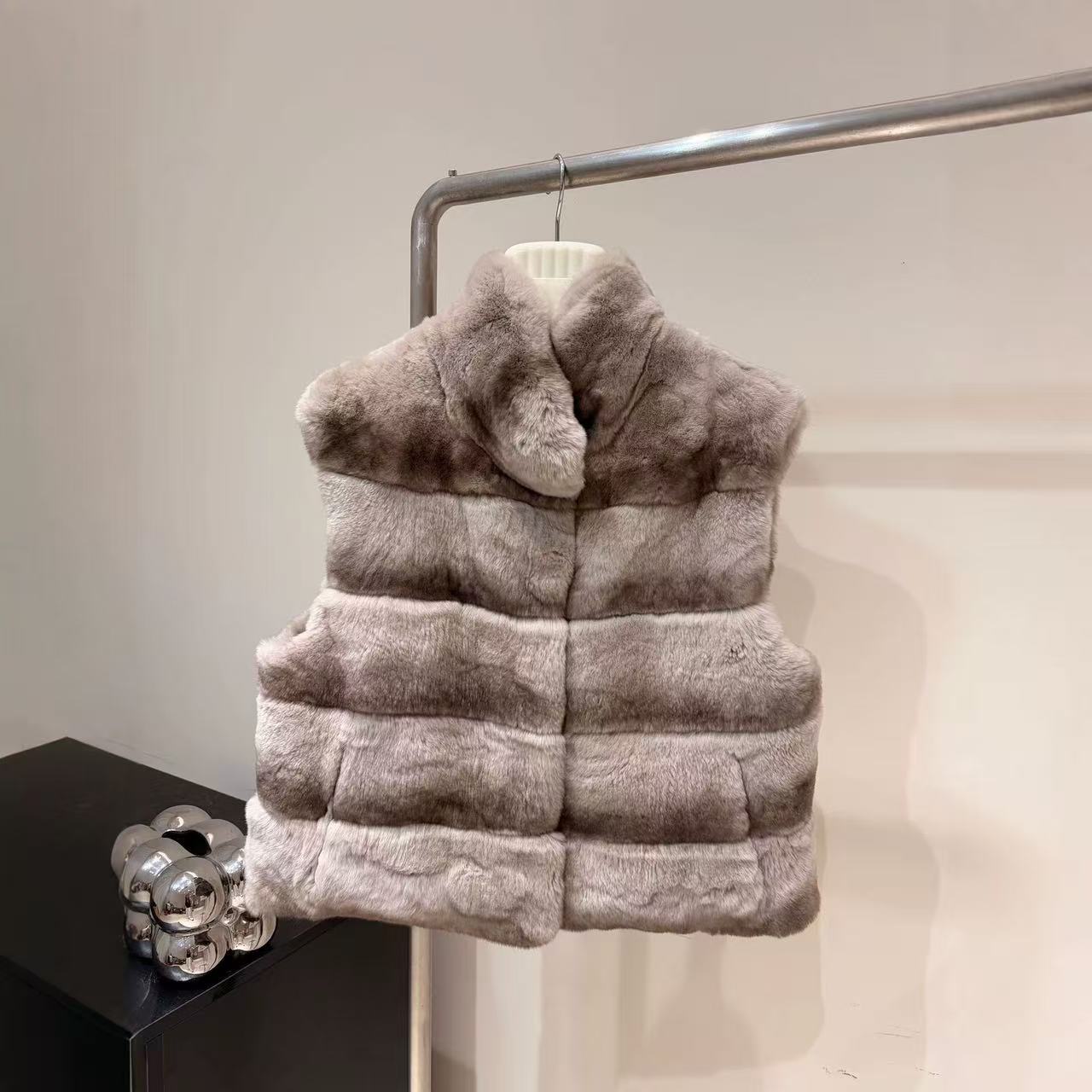 Women High Quality Whole Skin Rex Rabbit Fur Vest Casual White Black Fluffy Fall Winter 2026 Fur Coat Women Jacket Long Sleeve Cropped Puffer Fur Ja