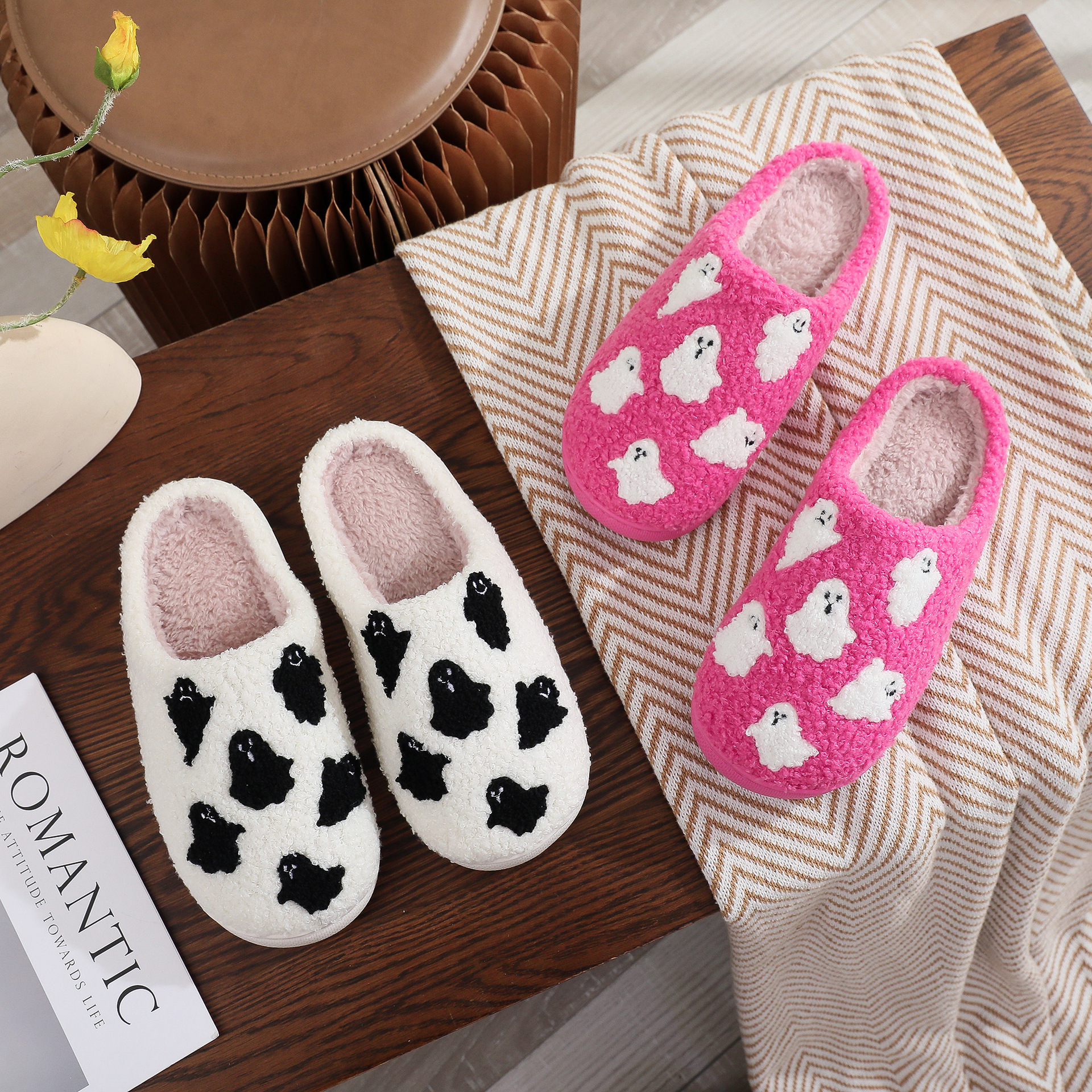 New Halloween-themed cute ghost cartoon winter cotton slippers for both men and women, a pair of cozy home slippers for couples