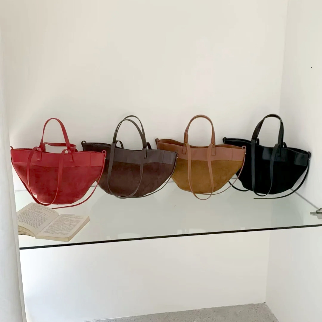 2026 Designer High-quality suede handbag Outdoor Fashionable Shoulder Bag Women's Elegant Dinner Underarm bag Luxury Smooth leather edging for