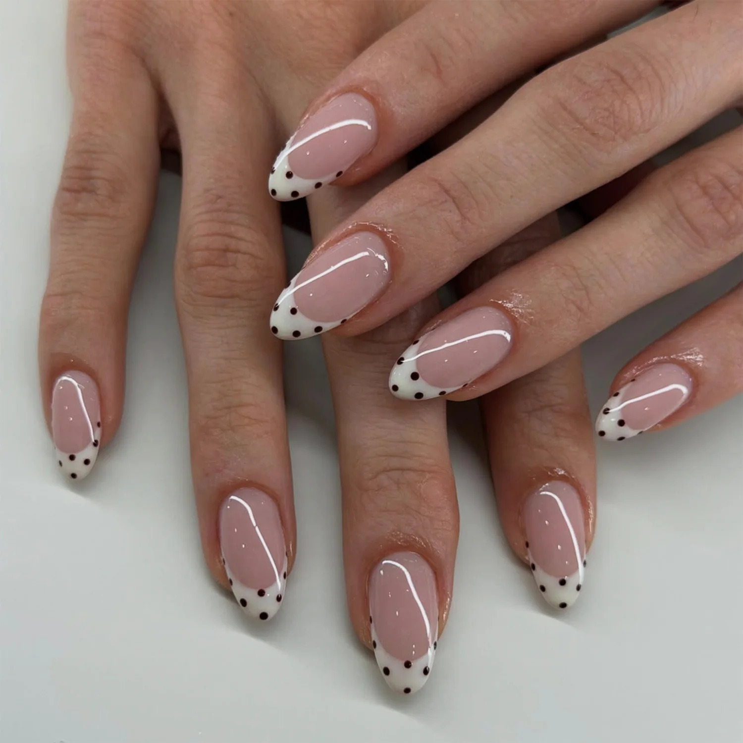 24Pcs Black Polka Dots Nails Press on Set Short Round Head Fingernails Fake Simple Wearable French Women False Nail Tips 260922