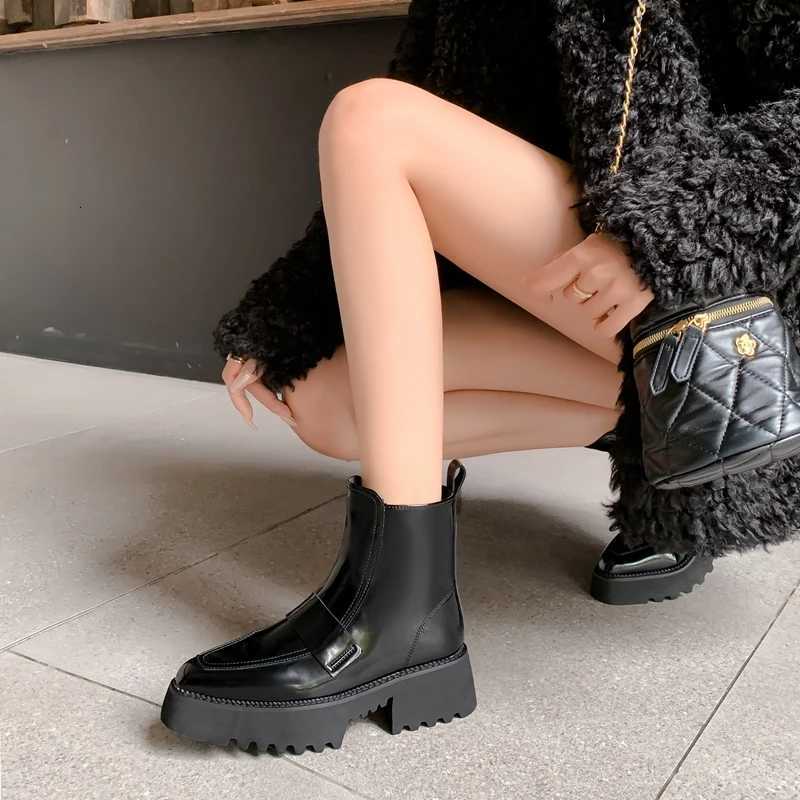 Designer Genuine Boots Women's New Leather Cowhide Patent Leather Pointed Thick Soled High Heels Western Chelsea Boots Fashion Short Boots J260