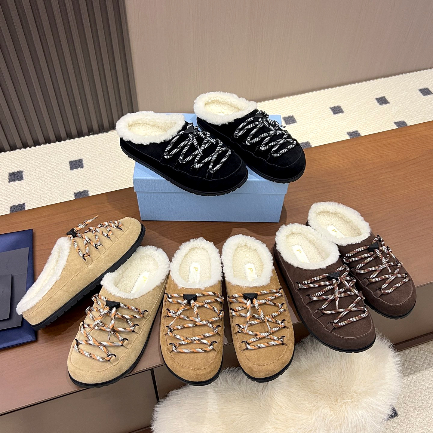2026 New Lace Up Backless Winter Mules Women Closed Toe Fashion slide Suede luxury Designer Flat casual Shoes Sherpa Lined Warm Slip On Slippers Out