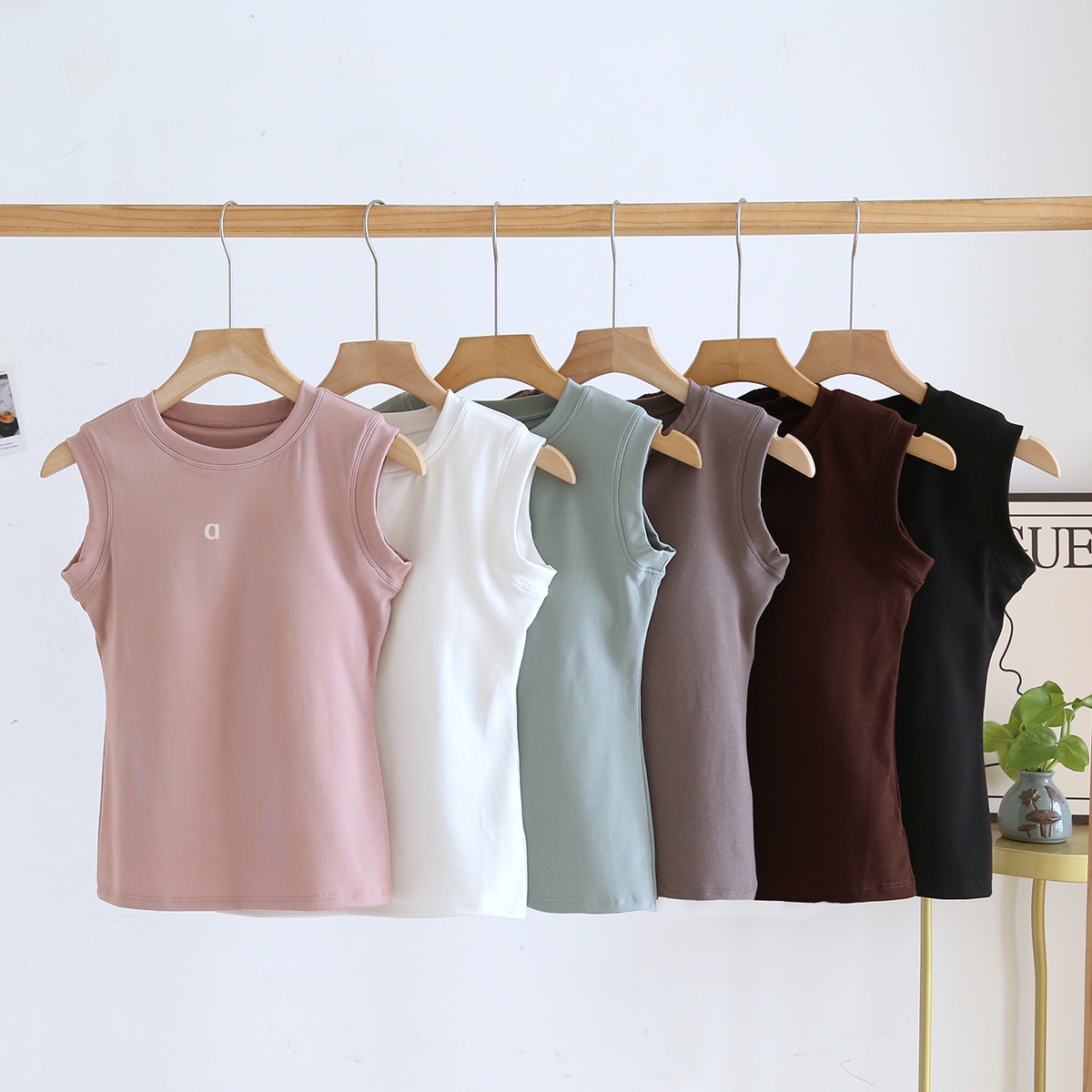 A2380 Womens Sleeveless Wide Shoulder Vest Gym Clothes Women Summer Round Neck Chest Cushion Base Layer Slim Fit Sleeveless Tee Sport Top