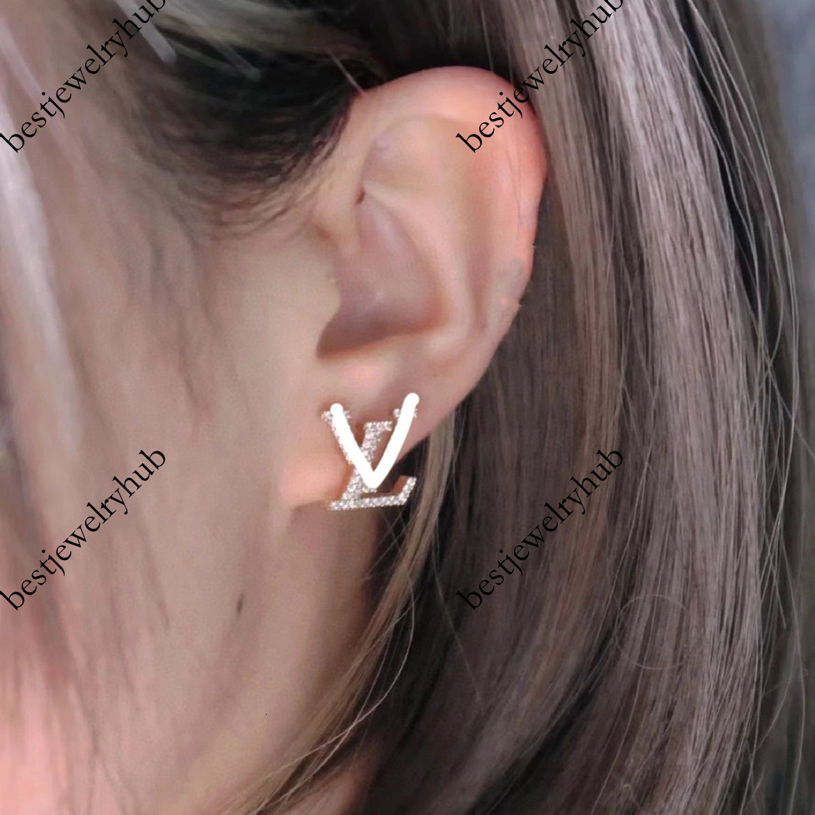 Designer Jewelry Louisevuits Fashionable and Luxurious Jewelry: V-shaped Diamond Stud Earrings, Elegant Earrings for Women
