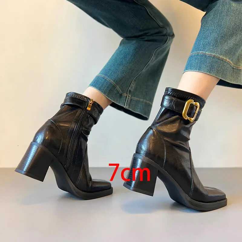 Designer Black Boots French Retro Leather Thick High Heel Ankle Boots Women Winter 2026 Designer Metal Buckle Chelsea Boots Women Short Booties J260