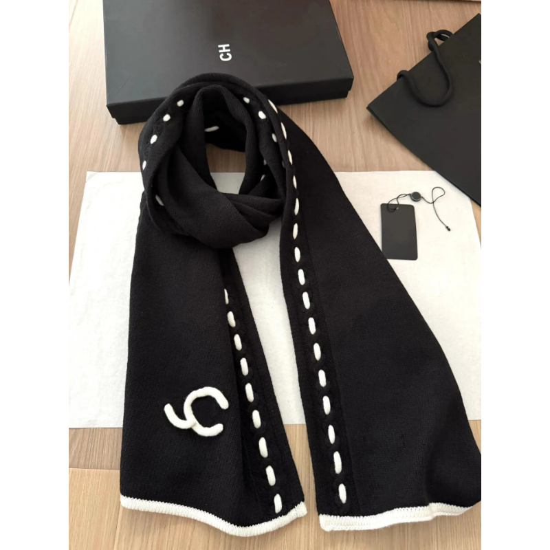 Winter Designer Scarves for Women and Men Luxurious Classic C Knitted Scarf Fashionable Warm Christmas Birthday Gift Box
