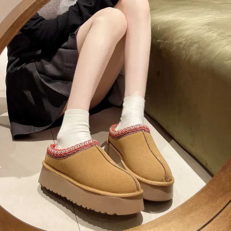 Snow Boots Women 2026 Winter New Short Cashmere Warm Thick-soled Shoes Without Heels Wool Half Slippers Women's Cotton Shoes T260922Z7V8