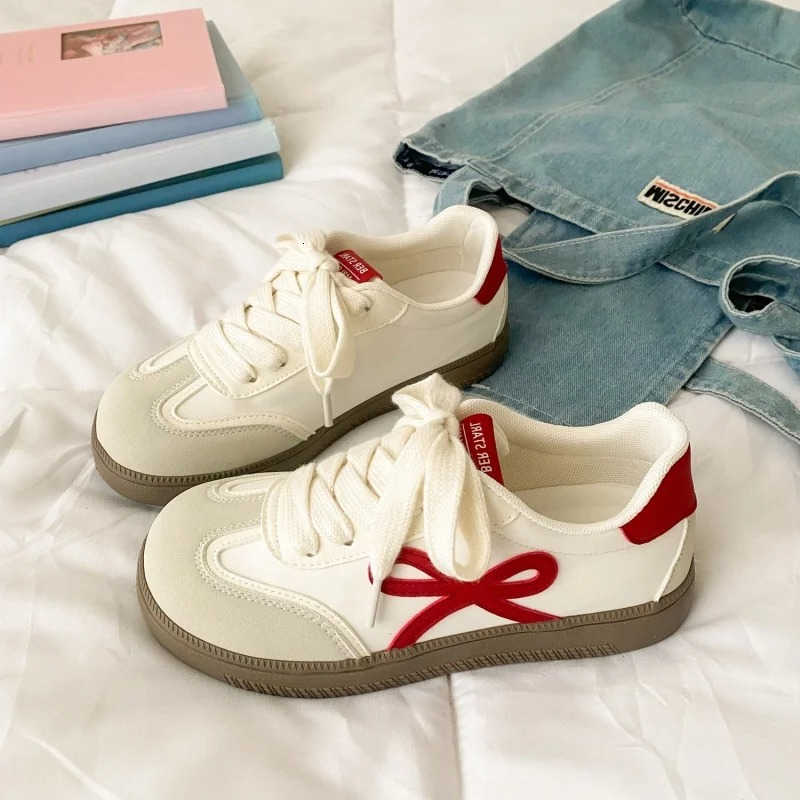 Summer Casual Spring Shoes 2026 Thick Soled Relaxed Training Shoes Women's New Casual Shoes Student Sports Shoes D260922