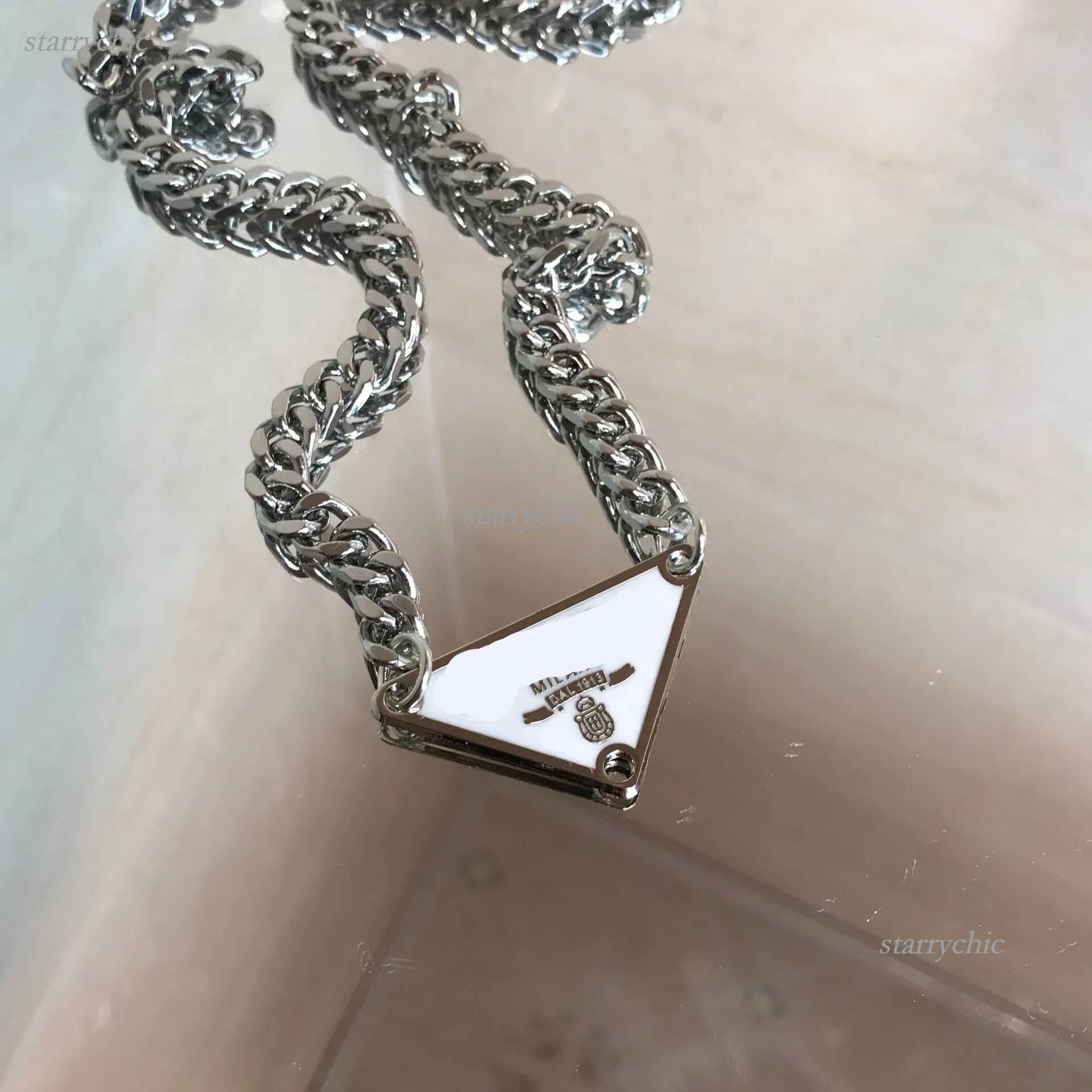 triangle Necklace Classic Pendant Chain Necklaces Elegant Women Girl Gold Silver Plated Stainless Steel Charm Luxury Designer Wedding Party Jewelry