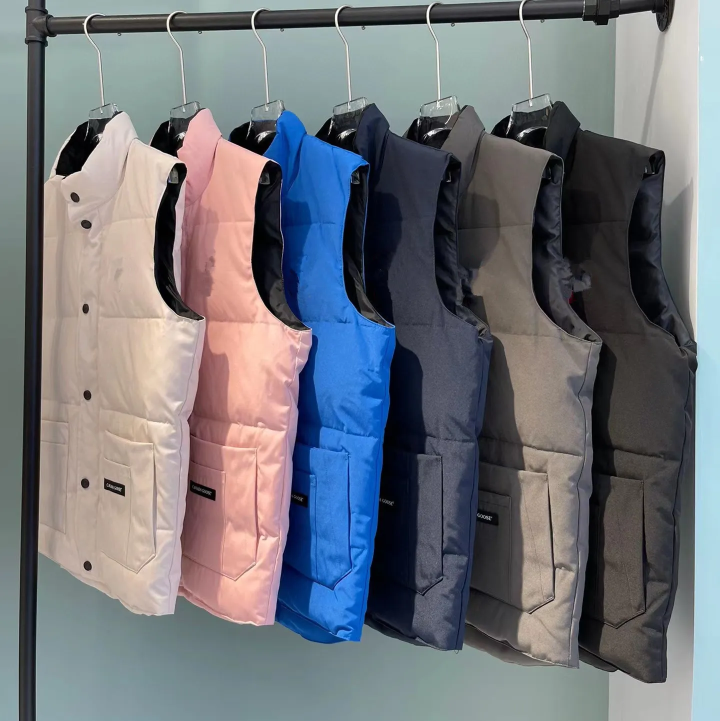 Winter gilet mens vest designer down jacket luxury man woman feather filled material coat embroidered badge warm outerwear full label jackets-wei