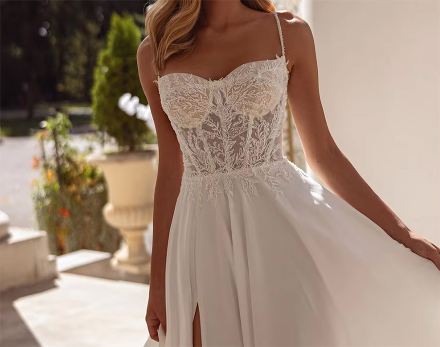 Sexy Boho Wedding Dresses V-neck Straps Lace Appliques Ebmroidery Split Chiffon A-line Bridal Party Gowns Beach 2027 Summe Vestido de Novia Robe De