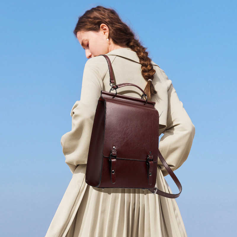 New 2026 Backpack Genuine Style Leather Backpack for Women Fashion College Students High Quality Women Simple Leather Computer Backpack H260922