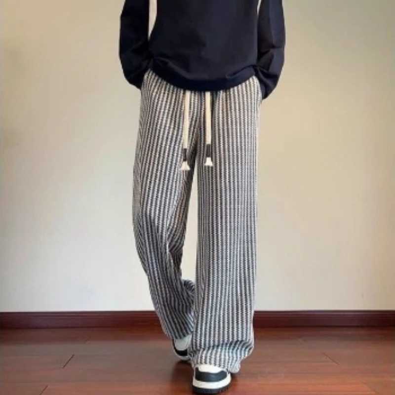 Pantaloni casual in velluto a coste a spina di pesce Uomo Autunno 2025 Nuovi pantaloni sportivi a gamba larga di fascia alta Pantaloni lunghi dritti
