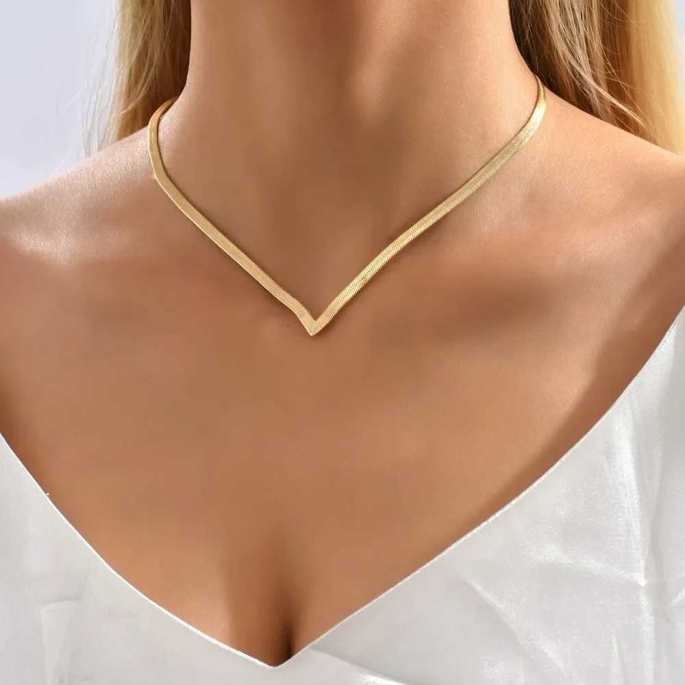 Pendant Necklaces Hip Hop Rock Gold Color Stainless Steel V-shape Chain Chokers for Women Temperament Personality Party Necklace Jewelry Accessory X