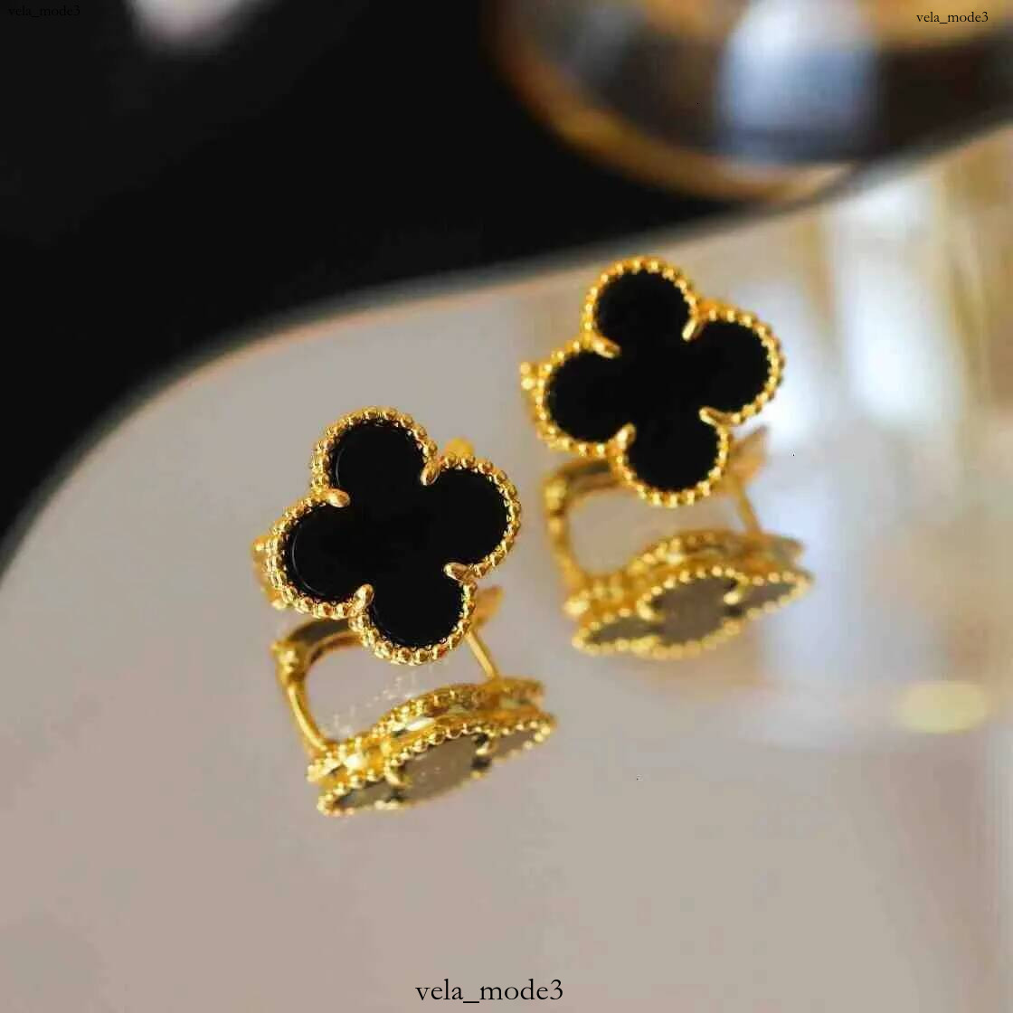 New Design Vancliff Earrings Designer Contemporary Style Lucky Four Leaf Clover Classical Brands High Quality Fashionable Luxury Womens Vanlys Earri