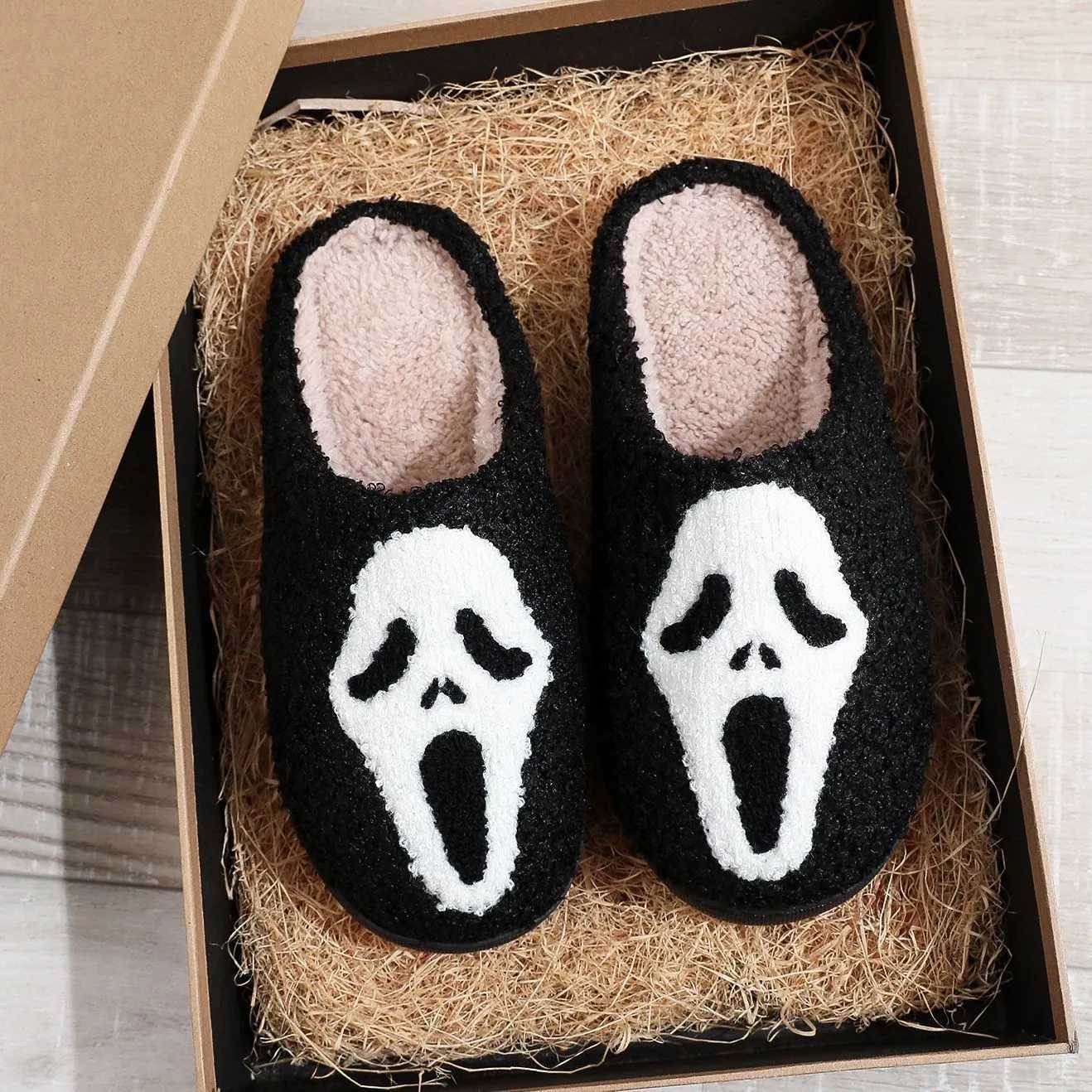 Winter Cotton Slippers For Man And Woman Funny Personalized for Halloween Ghost Pumpkin Plush Festival Clogs With Fur T260922