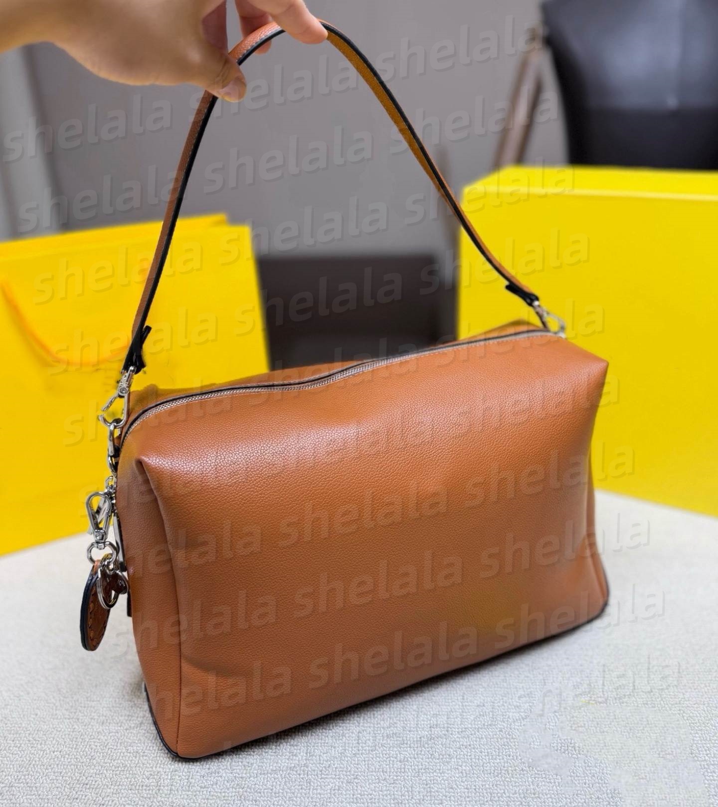 2026 high-quality new pillow shaped square Boston makeup bag fashionable and simple single shoulder crossbody bag large capacity commuting shopping