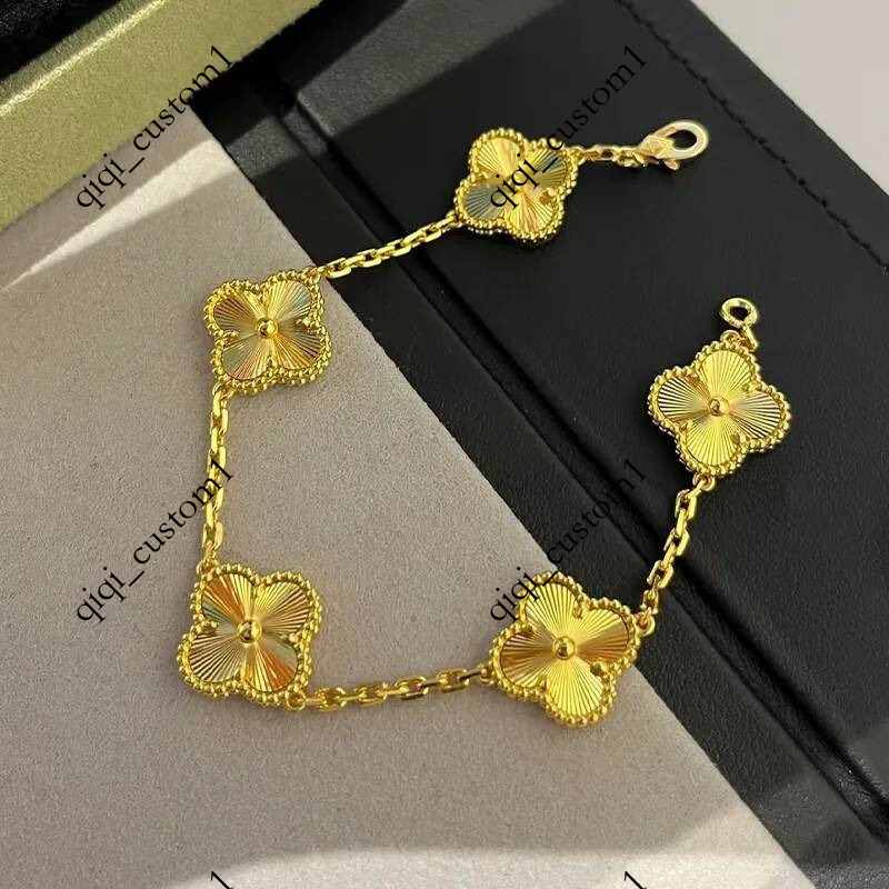 Luxury jewelry 18K Gold Plated Classic Fashion Charm Bracelet Four leaf Clover Designer Jewelry Elegant Mother of Pearl Bracelets with box