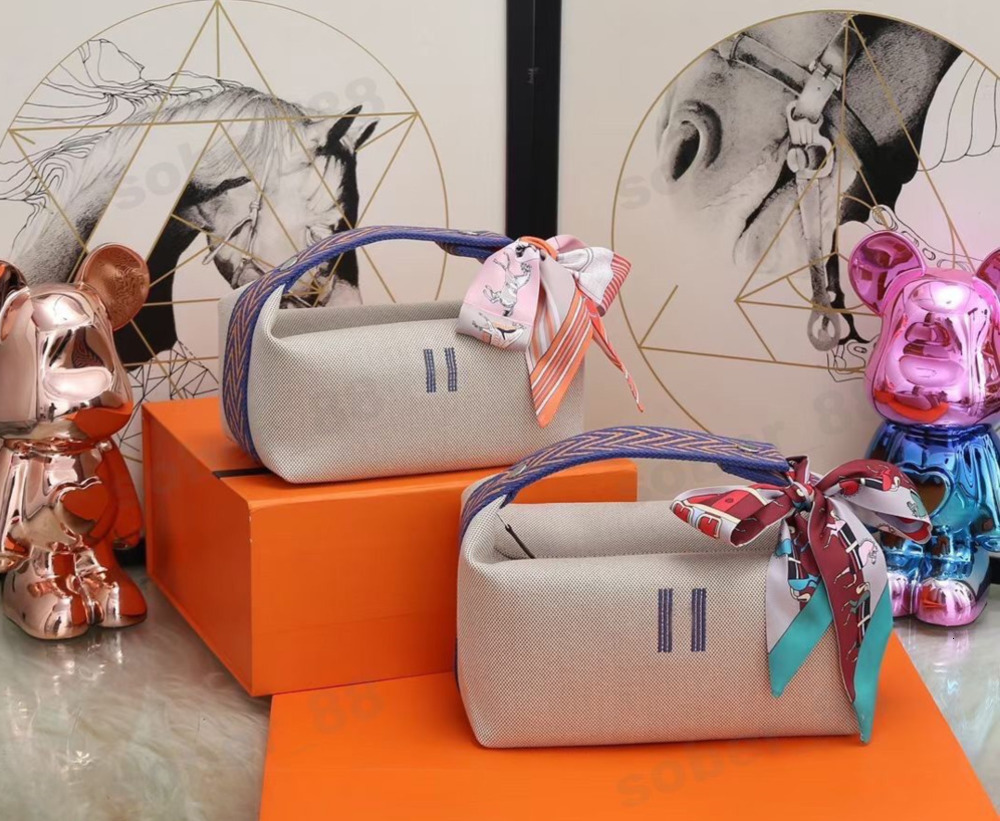 2026 10A Top Quality Designer Bride-a-Brac Cosmetic Bag Unisex Canvas Handbag Lunch Box Storage Mini Clutch Portable Bento FJHA