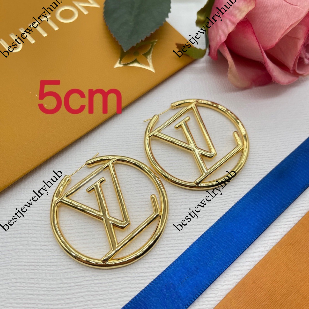 Designer Jewelry Louisevuits Circle minimalist letter gold stud personalized gold-plated copper silver needle earrings, unique fashion trend