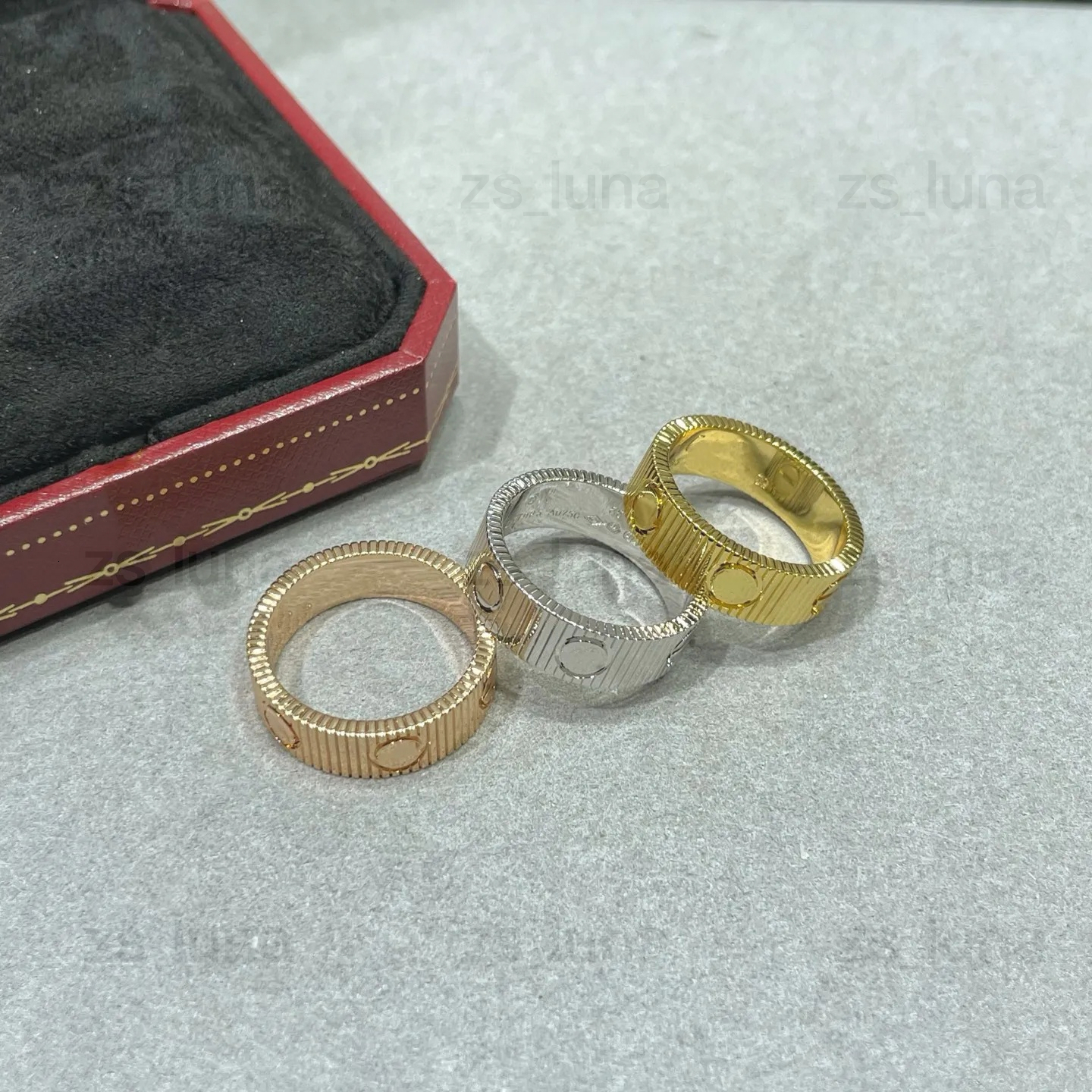 Luxurys Designer Ring for Women men high qualityClassic Fashion and Exquisite Love Rings Trend Band Simple Personality Style Romantic Jewelry holida
