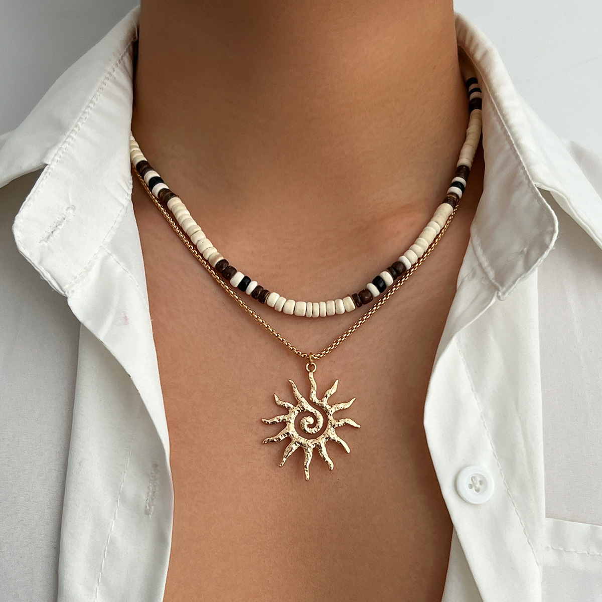 European and American Beach Vacation Style Coconut Shell Beaded Necklace for Men, Light Luxury High-End Sun Pendant Collarbone Chain Jewelry