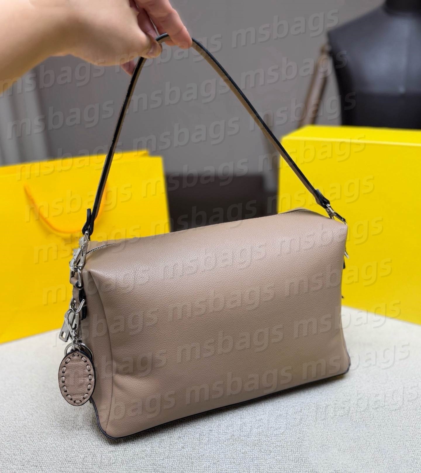 high-quality designer new pillow shaped square Boston makeup bag fashionable and simple single shoulder crossbody bag large capacity commuting shopp