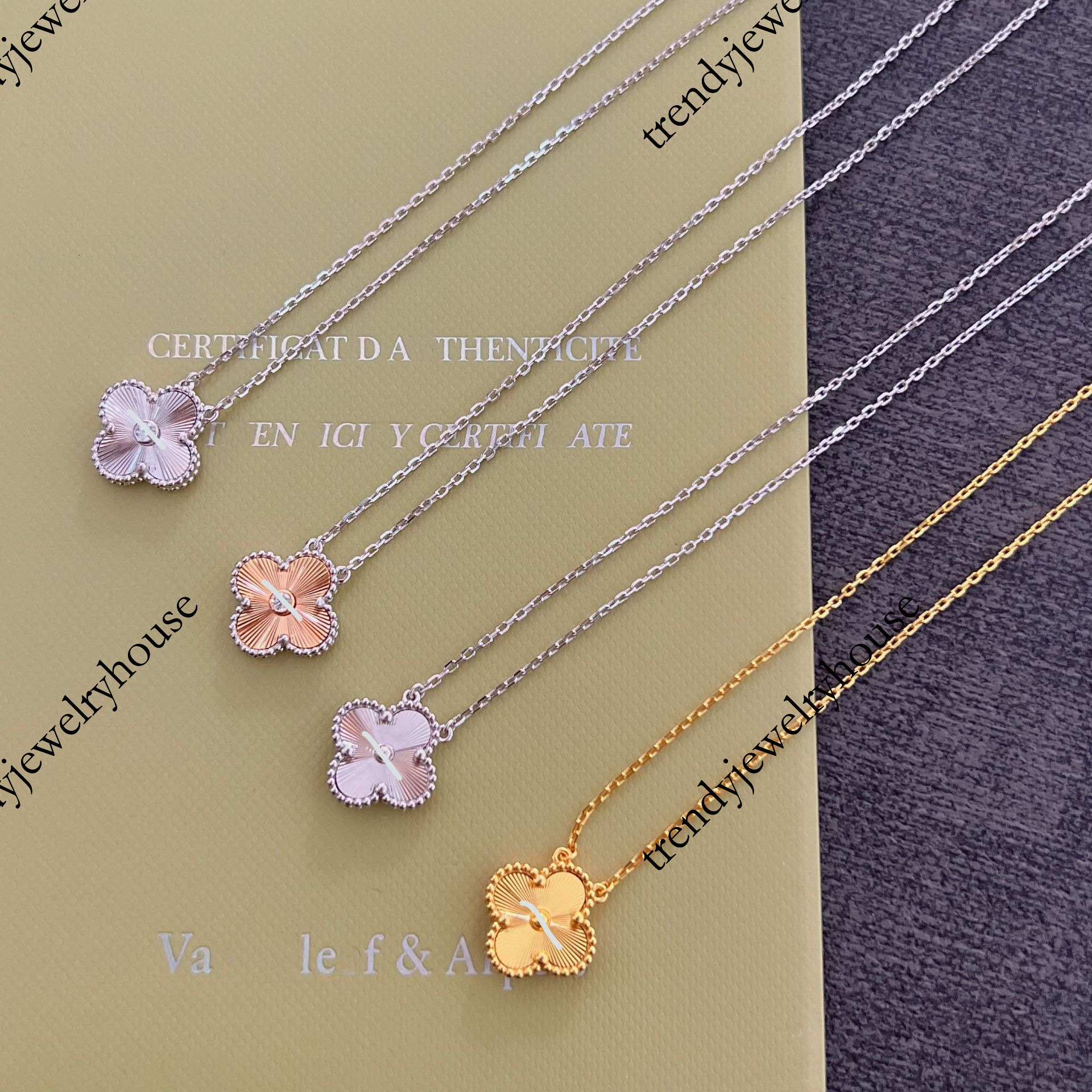 Designer Jewelry vanly Van Gogh Cnc Four-Leaf Clover Laser Necklace Clavicle Autumn and Winter Sweater Chain Versatile Light Christmas Limited Editi