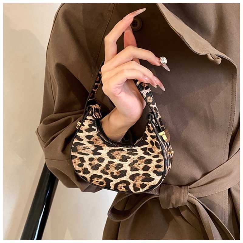 Winter New Cross Women Body Mini Crescent Bag Korean Style Casual Leopard Print Handbag Fashion Elegant Small Shoulder Crossbody Bag H260922