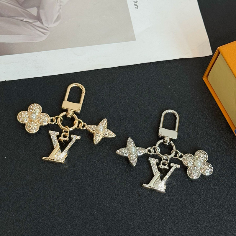 2026 Fashion Key Chain Designer Keychain Handmade Copper Flower Pendant Keychain Car Keychains Bag Charm Hanging Decoration Pendant Accessorie