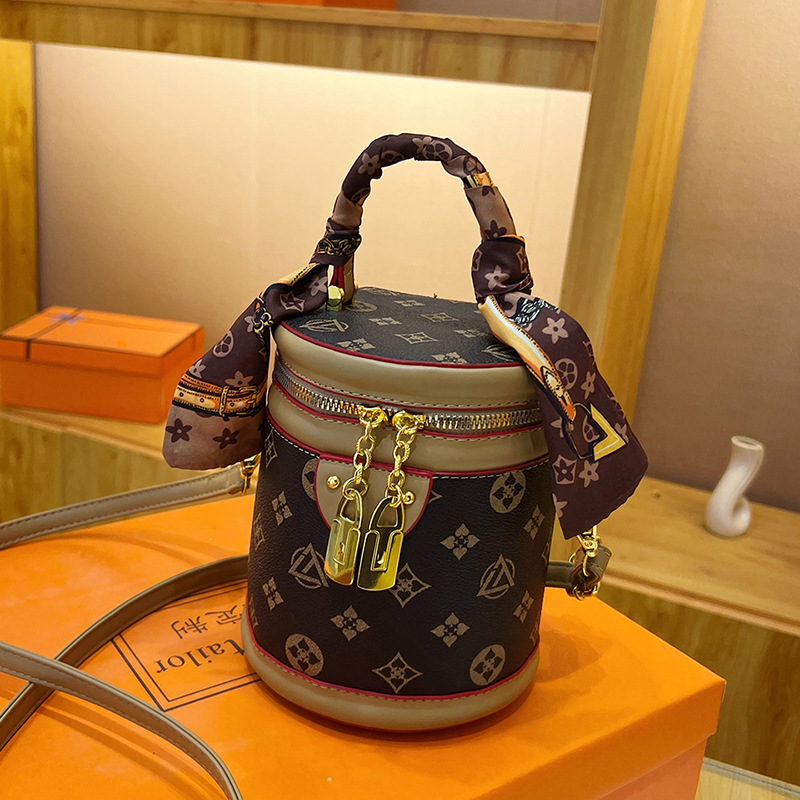 Global free delivery luxury Detachable Strap 2-in-1 Handbag Switch Between Handheld Crossbody new