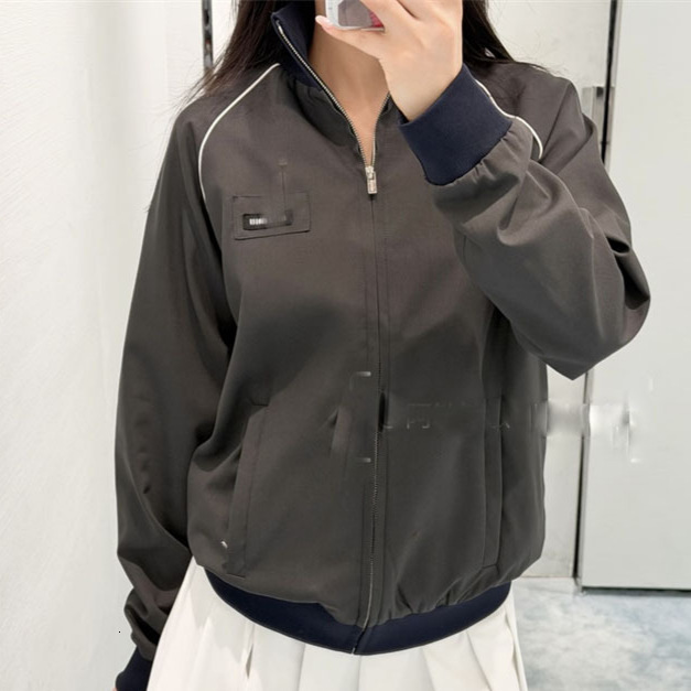 Designer 26 Early Autumn New Collection: High-End Miu Minimalist Casual Versatile Retro Sporty Stand-Collar Jacket 26b8